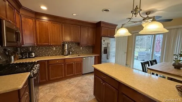 $5,000 | 3 Flower Lane, Valley Cottage, NY 10989