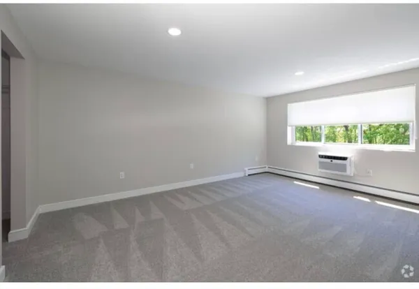 $2,400 | 3 Stonehill Drive, Unit 2C, Stoneham, MA 02180