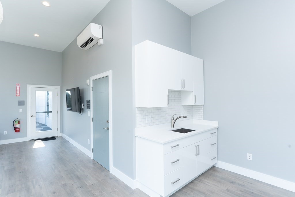 610 Rutherford Avenue, Unit 402 Boston, MA 02129 - Photo 19 of 27