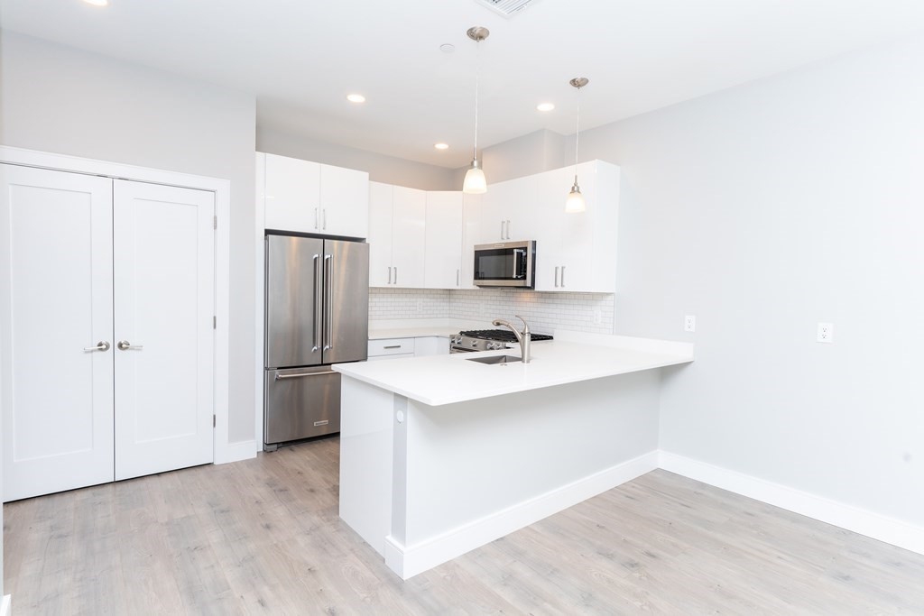 610 Rutherford Avenue, Unit 402 Boston, MA 02129 - Photo 2 of 27