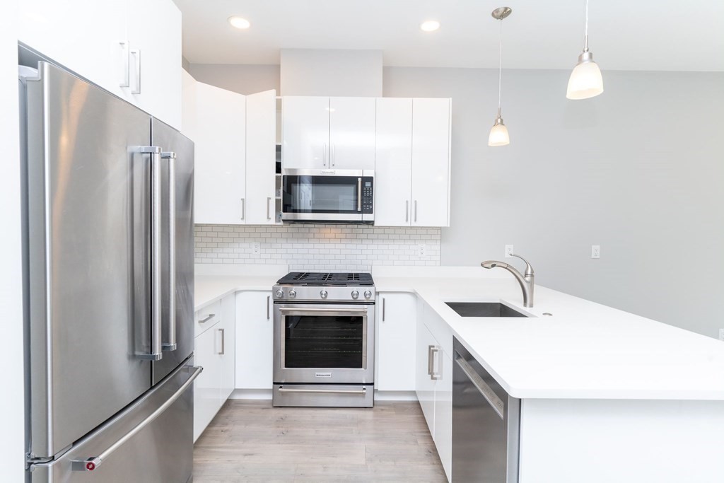 610 Rutherford Avenue, Unit 402 Boston, MA 02129 - Photo 3 of 27