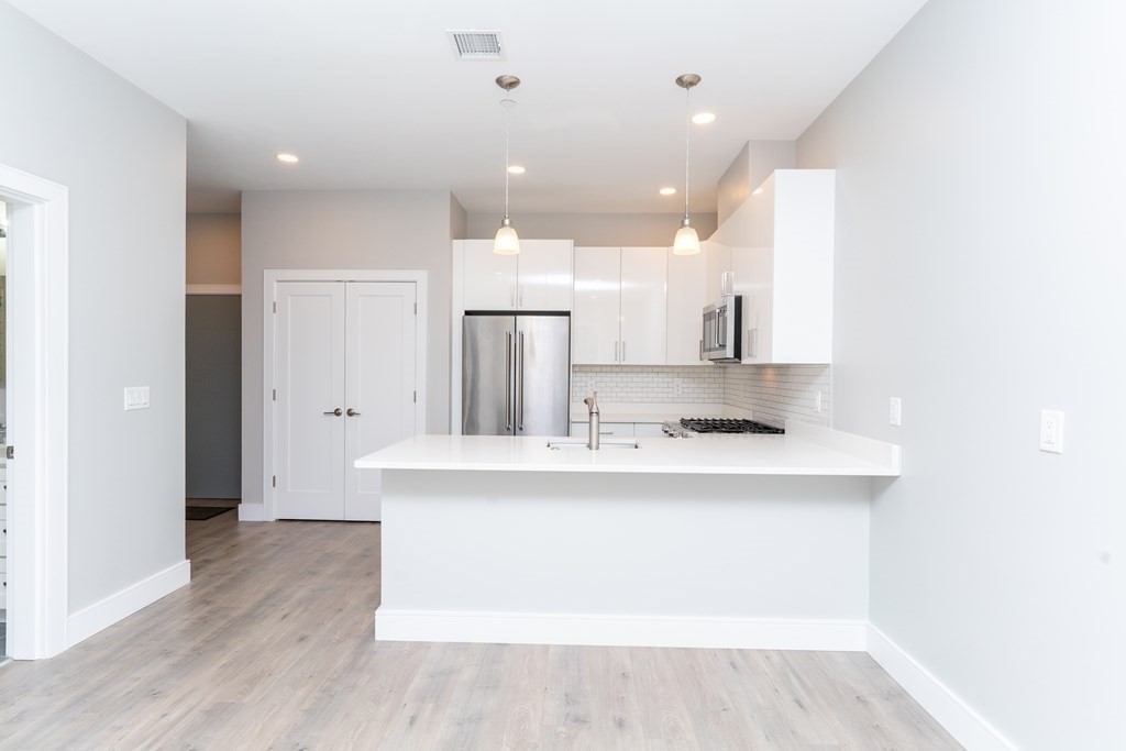 610 Rutherford Avenue, Unit 402 Boston, MA 02129 - Photo 4 of 27