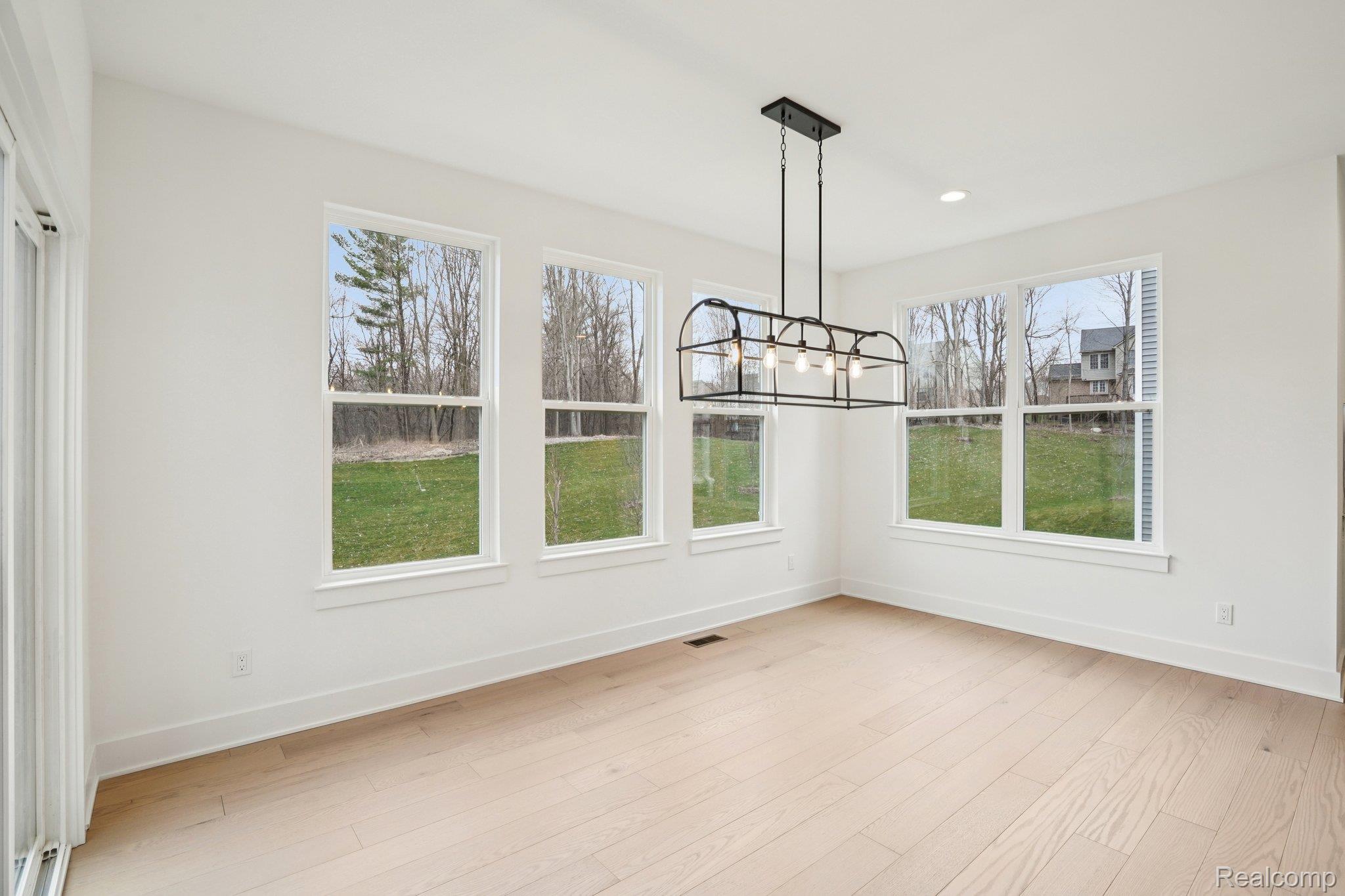 22615 Novi Road Novi, MI 48375 - Photo 13 of 45 Breakfast nook