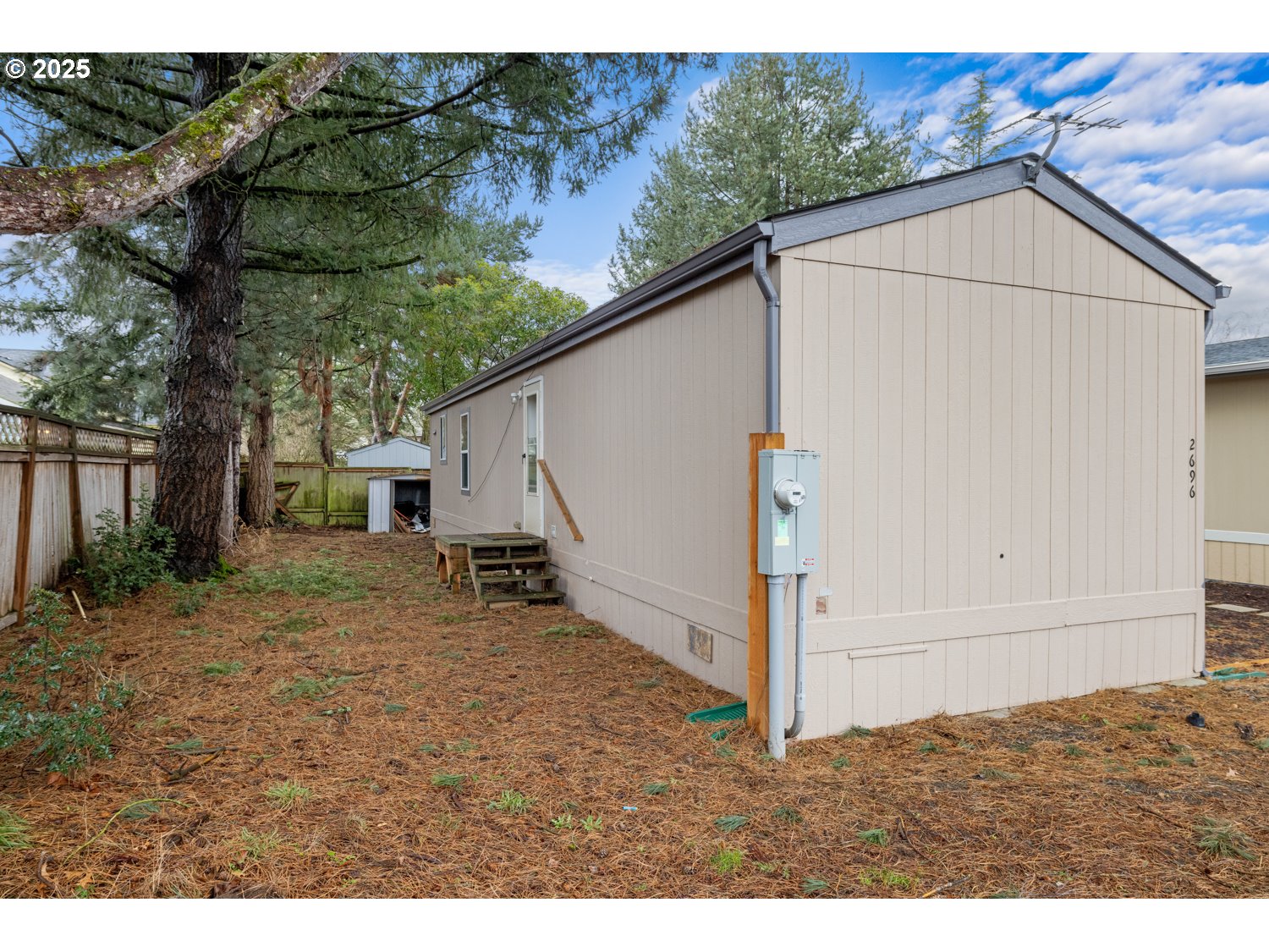 2696 Southeast Palmquist Road Gresham, OR 97080 - Photo 19 of 21 a view of backyard of house