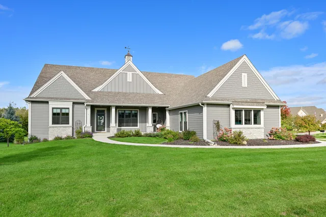 $1,225,000 | W248N2151 Kettle Cove Court, Pewaukee, WI 53072
