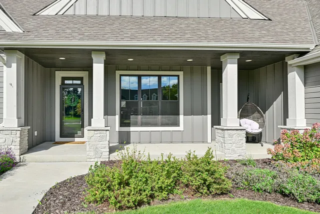 $1,199,000 | W248N2151 Kettle Cove Court, Pewaukee, WI 53072