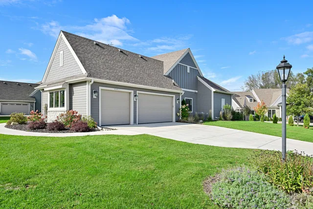 $1,225,000 | W248N2151 Kettle Cove Court, Pewaukee, WI 53072