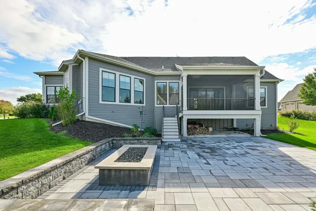 $1,225,000 | W248N2151 Kettle Cove Court, Pewaukee, WI 53072