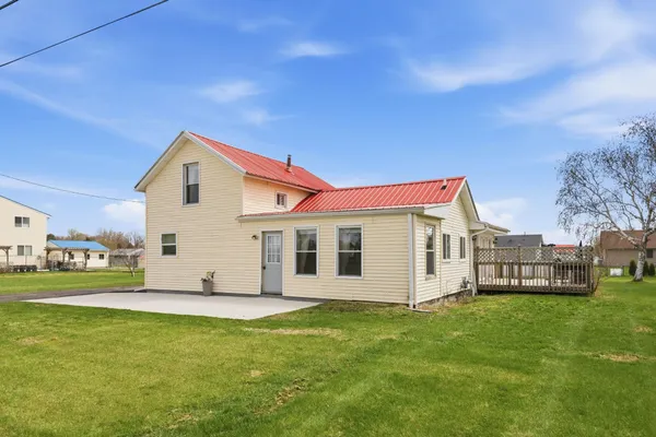 $283,000 | 2425 South Oakhill Avenue, Janesville, WI 53546