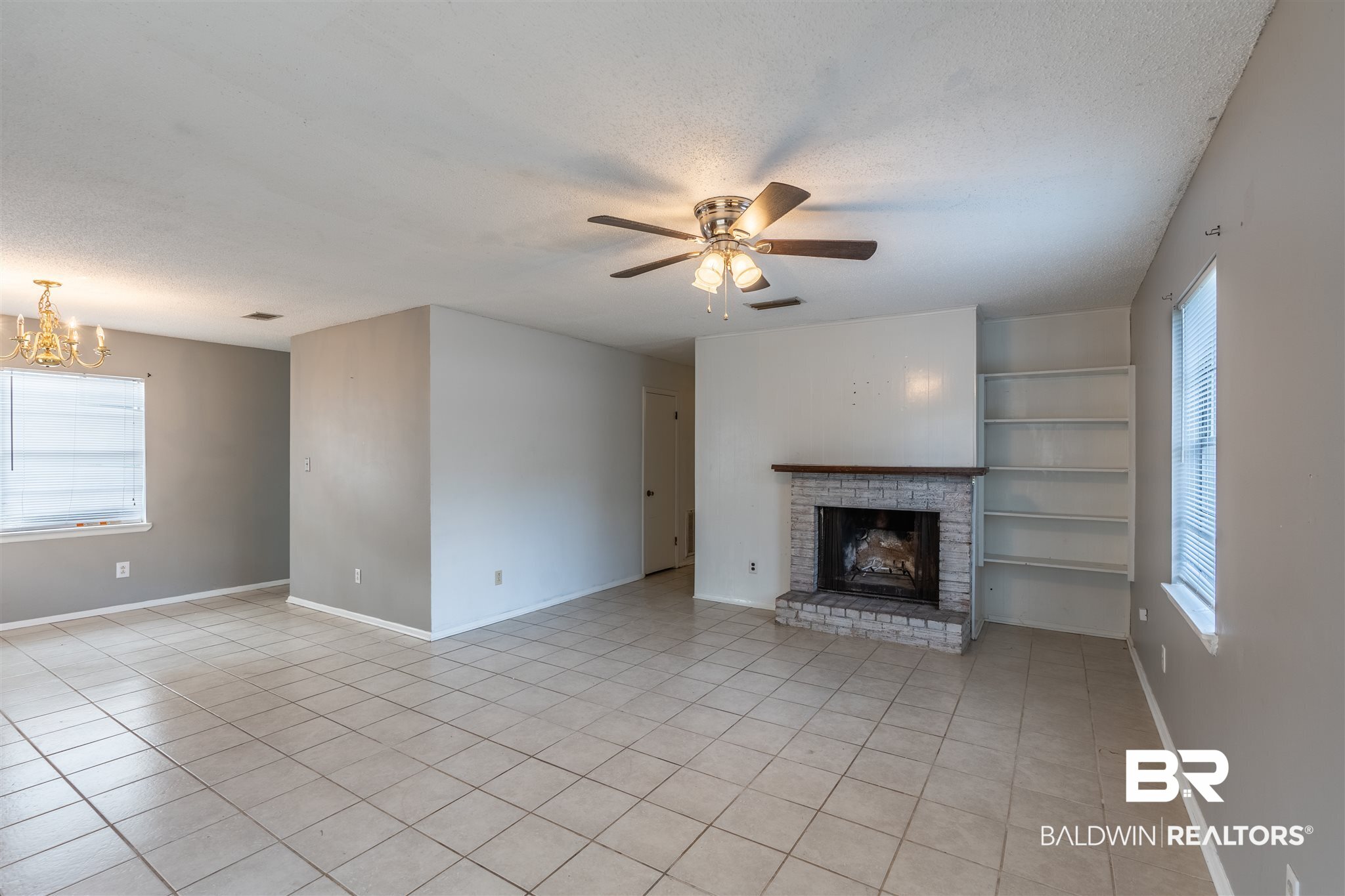 507 Nichols Avenue Fairhope, AL 36532 - Photo 4 of 16 Living & Dining Areas