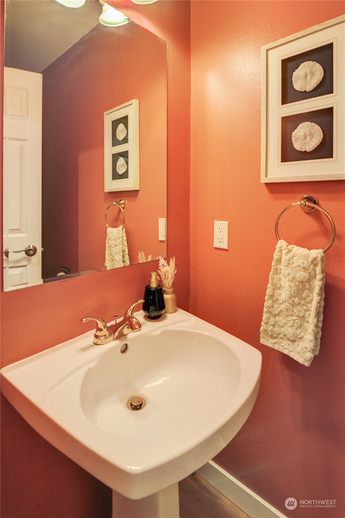 23111 15th Avenue Southeast, Unit E3 Bothell, WA 98021 - Photo 16 of 30 a bathroom with a sink and a mirror