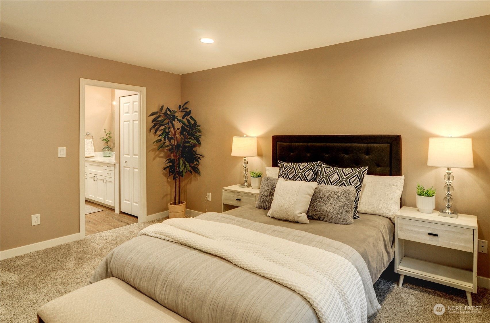 23111 15th Avenue Southeast, Unit E3 Bothell, WA 98021 - Photo 23 of 30 a bedroom with a large bed and a potted plant