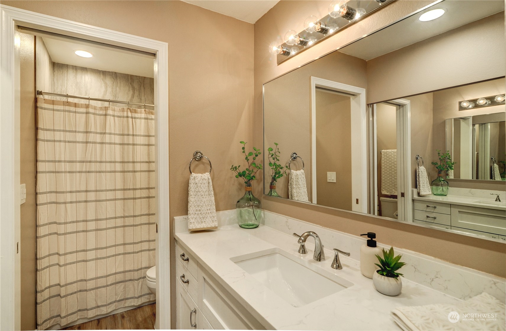 23111 15th Avenue Southeast, Unit E3 Bothell, WA 98021 - Photo 24 of 30 a bathroom with a sink tub and a mirror