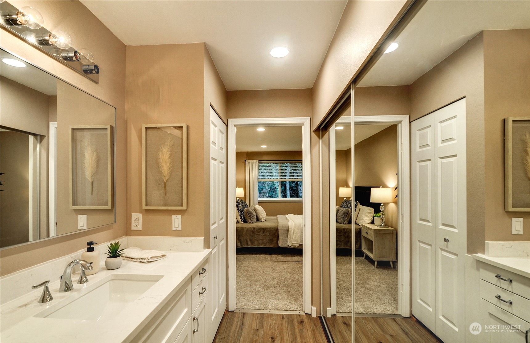 23111 15th Avenue Southeast, Unit E3 Bothell, WA 98021 - Photo 25 of 30 a en suite bathroom with a tub shower and a mirror
