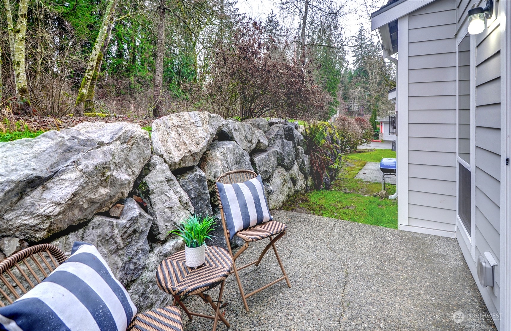 23111 15th Avenue Southeast, Unit E3 Bothell, WA 98021 - Photo 28 of 30 a view of yard with patio