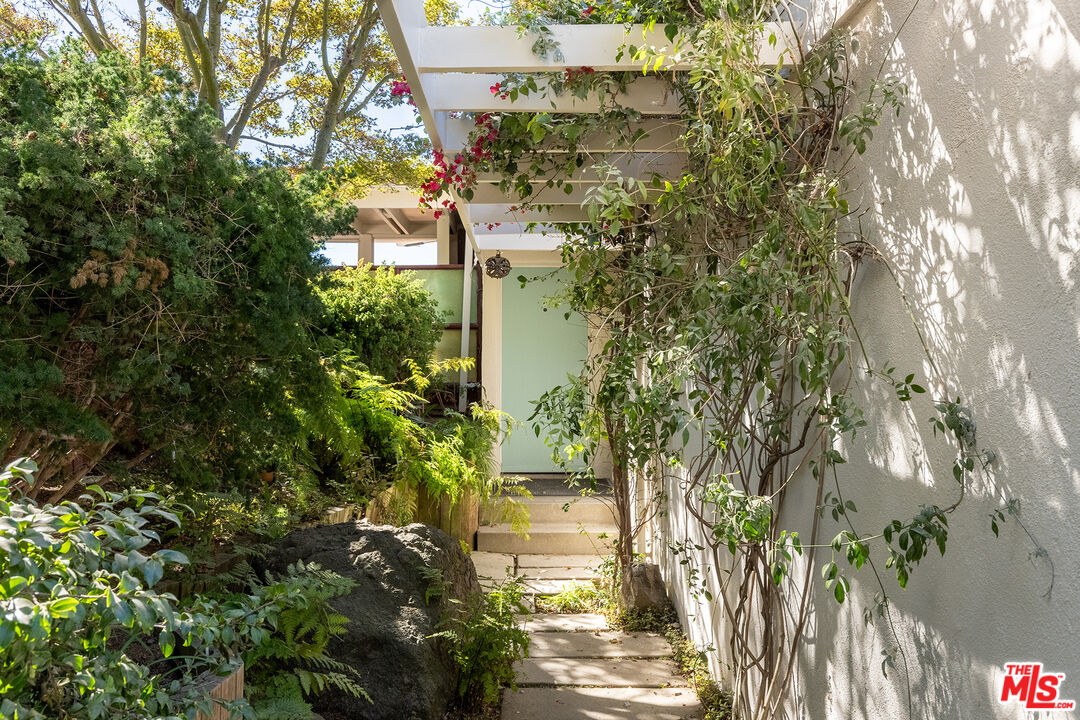 2764 Outpost Drive Los Angeles, CA 90068 - Photo 22 of 37