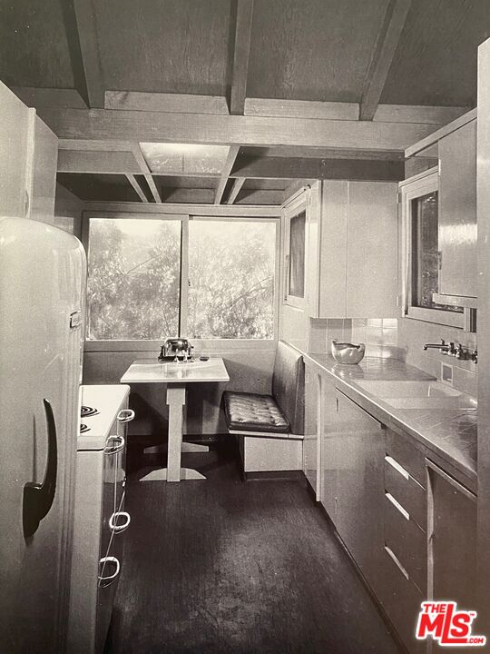 2764 Outpost Drive Los Angeles, CA 90068 - Photo 31 of 37 a very nice looking room with a large window