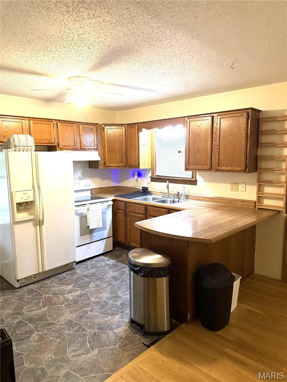 904 Kansas Street Mountain View, MO 65548 - Photo 2 of 16