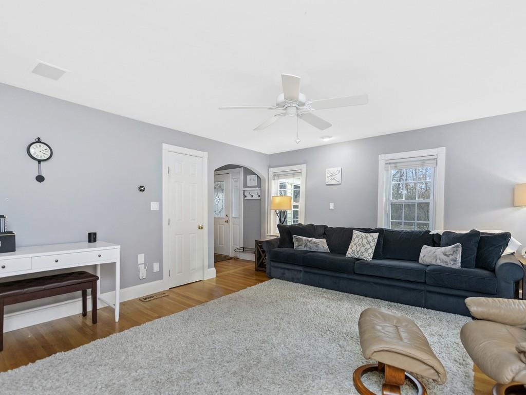 225 Raymond Road Sudbury, MA 01776 - Photo 6 of 37 Gallery Image 6
