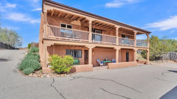 $1,359,500 | 424 Apodaca Hill, Santa Fe, NM 87501