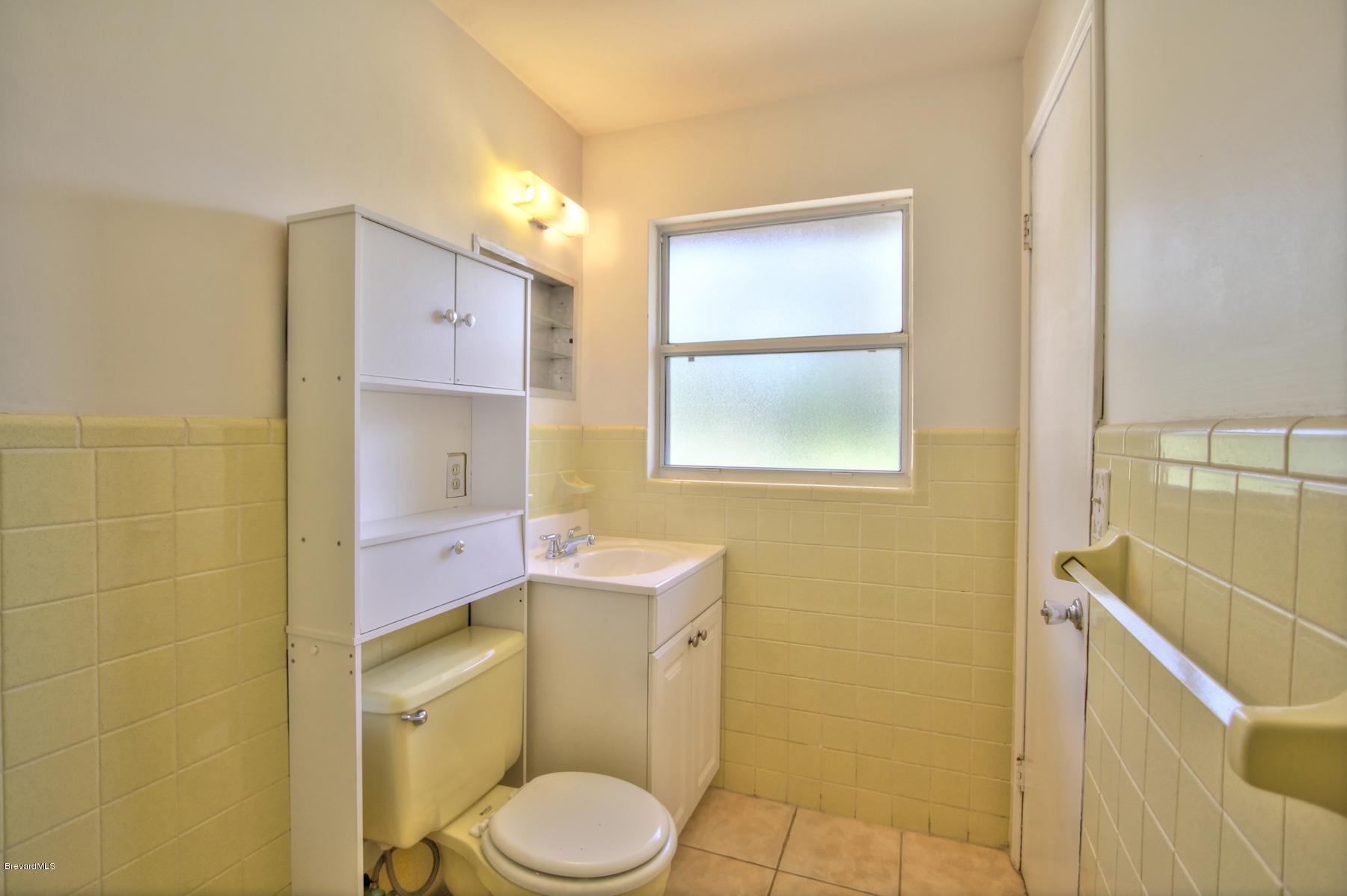 972 Sarno Road Melbourne, FL 32935 - Photo 15 of 20 Master Bath Alternate View