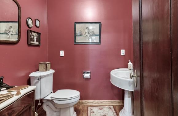 610 San Felipe Road Gilroy, CA 95020 - Photo 31 of 52 a bathroom with a toilet a sink and mirror