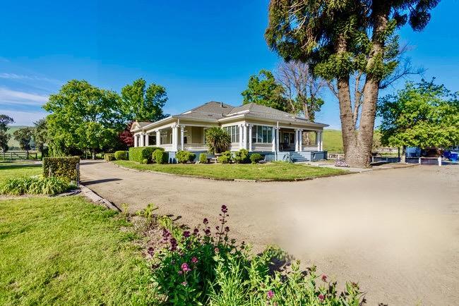 610 San Felipe Road Gilroy, CA 95020 - Photo 32 of 52 a front view of a house with garden