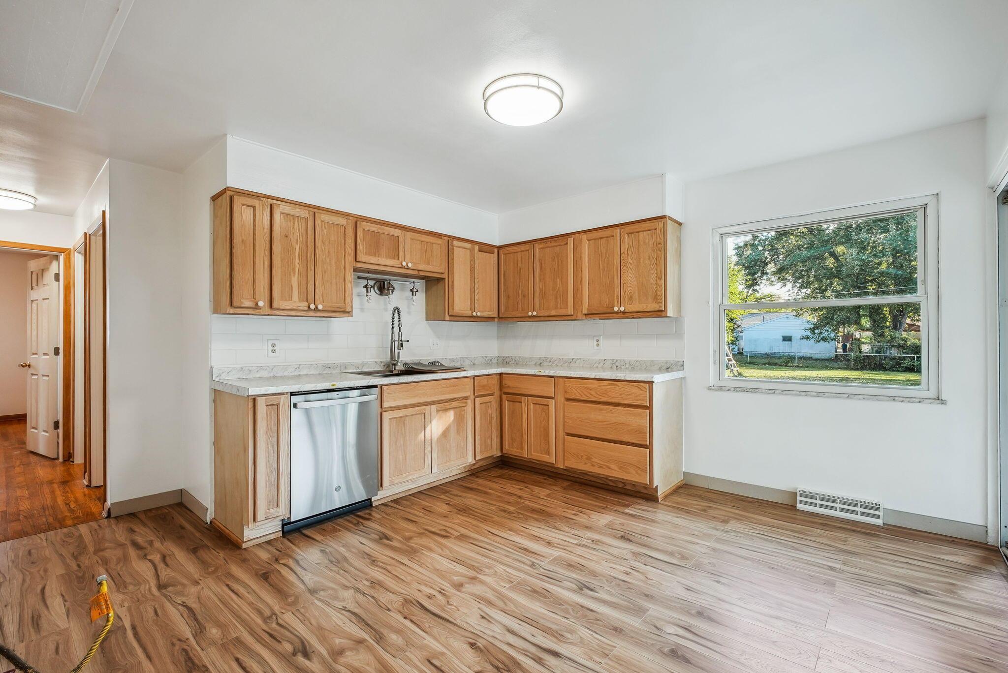 1611 Sale Road Columbus, OH 43224 - Photo 9 of 33 4-web-or-mls-1611-sale-rd