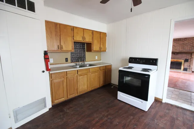 $130,000 | 22779 Almond Avenue, Eastpointe, MI 48021