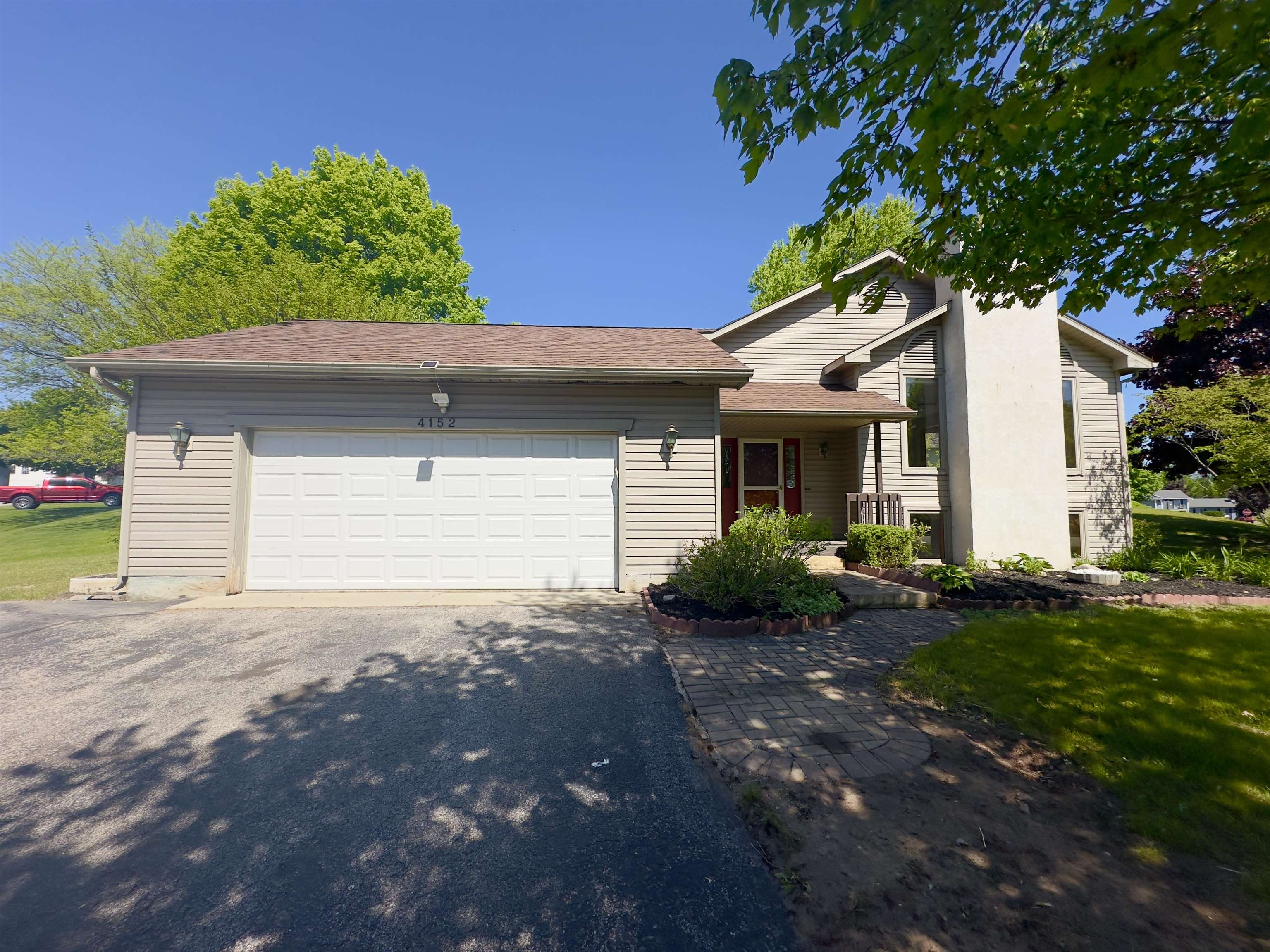 4152 Summerhill Road Traverse City, MI 49684 - Photo 3 of 29 1922542-faaee4fd-52cd-4783-aa01-b42e07aa2e8c.JPG