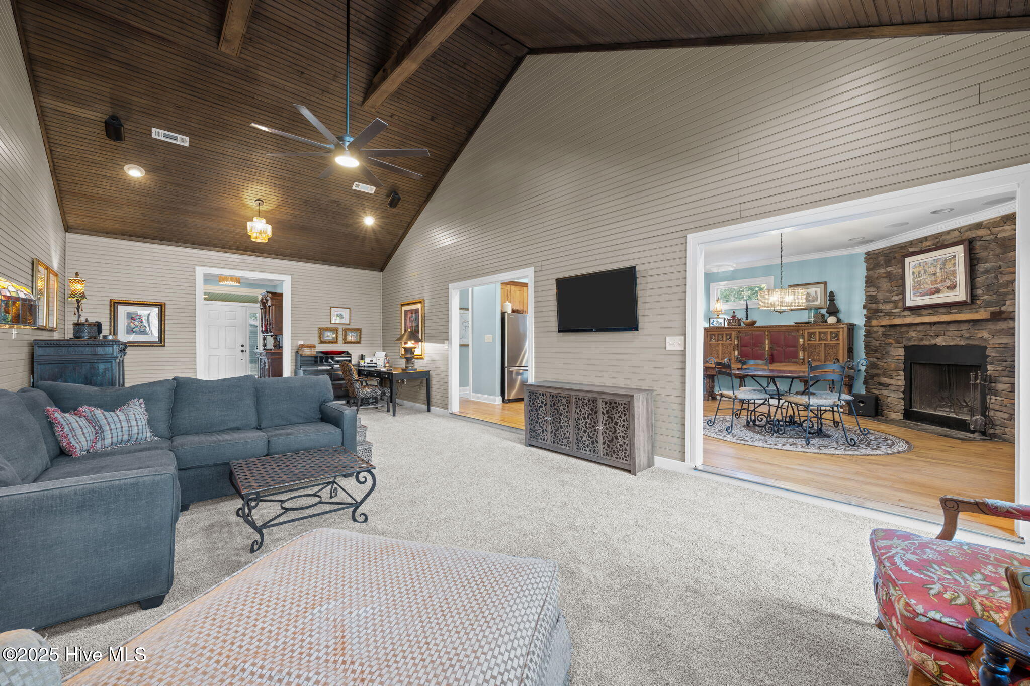 256 Spring Drive Aurora, NC 27806 - Photo 14 of 54 Family room