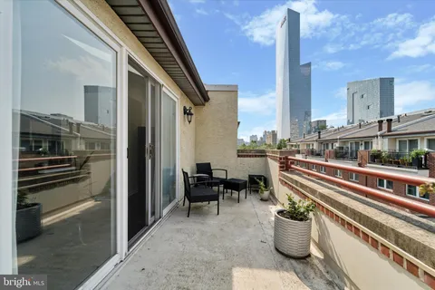 $4,200 | 212-24 South 24th Street, Unit 2416B, Philadelphia, PA 19103
