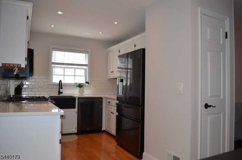 201 Appleton Way Whippany, NJ 07981 - Photo 6 of 36