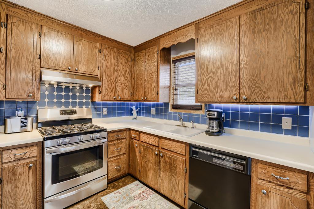 8129 Taylor Street Northeast Spring Lake Park, MN 55432 - Photo 11 of 34