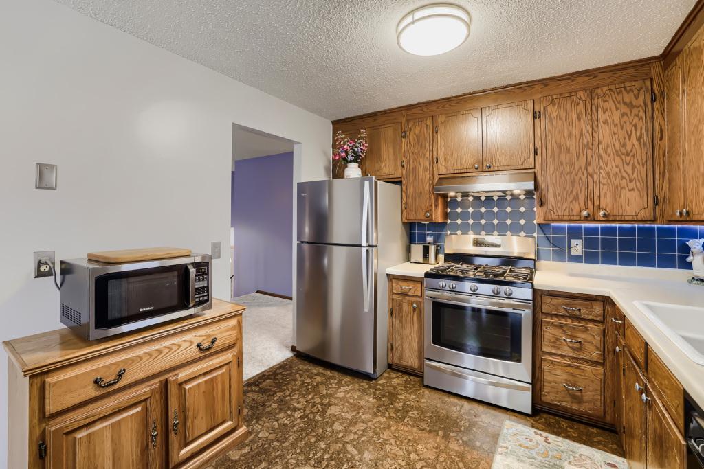 8129 Taylor Street Northeast Spring Lake Park, MN 55432 - Photo 10 of 34
