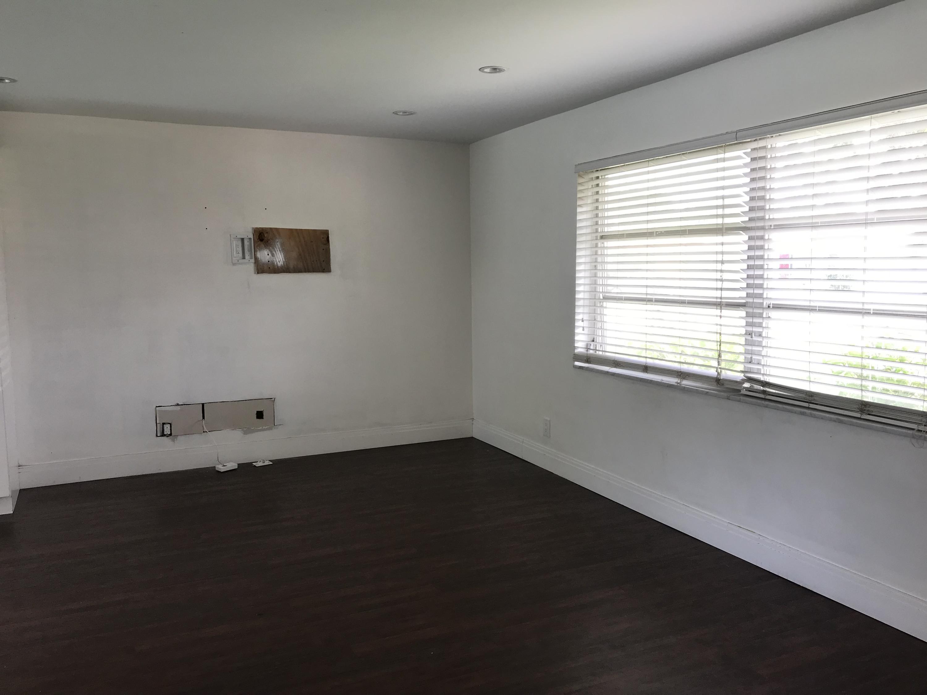 1349 Southwest 13th Place Boca Raton, FL 33486 - Photo 6 of 19 Living Room