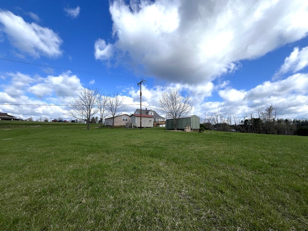 586 Deer Ridge Road Hillsville, VA 24343 - Photo 12 of 34 Gallery Image 12