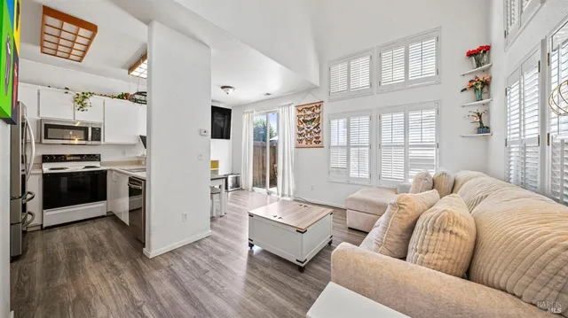 $422,000 | 1532 Pinebrook Place, Santa Rosa, CA 95403