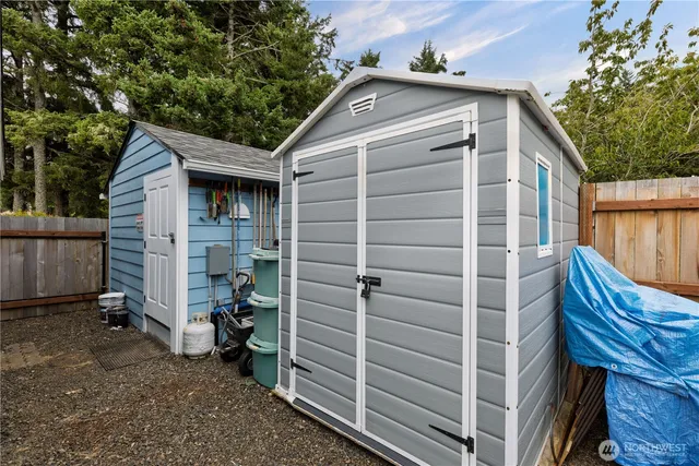 a view of back yard of the house
