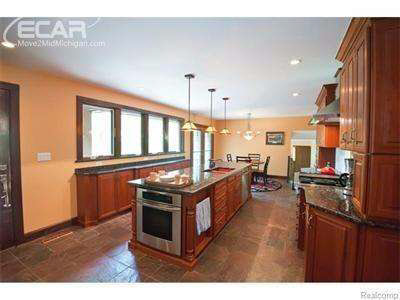 11389 Faussett Road Fenton, MI 48430 - Photo 3 of 32 20450225-2.JPG