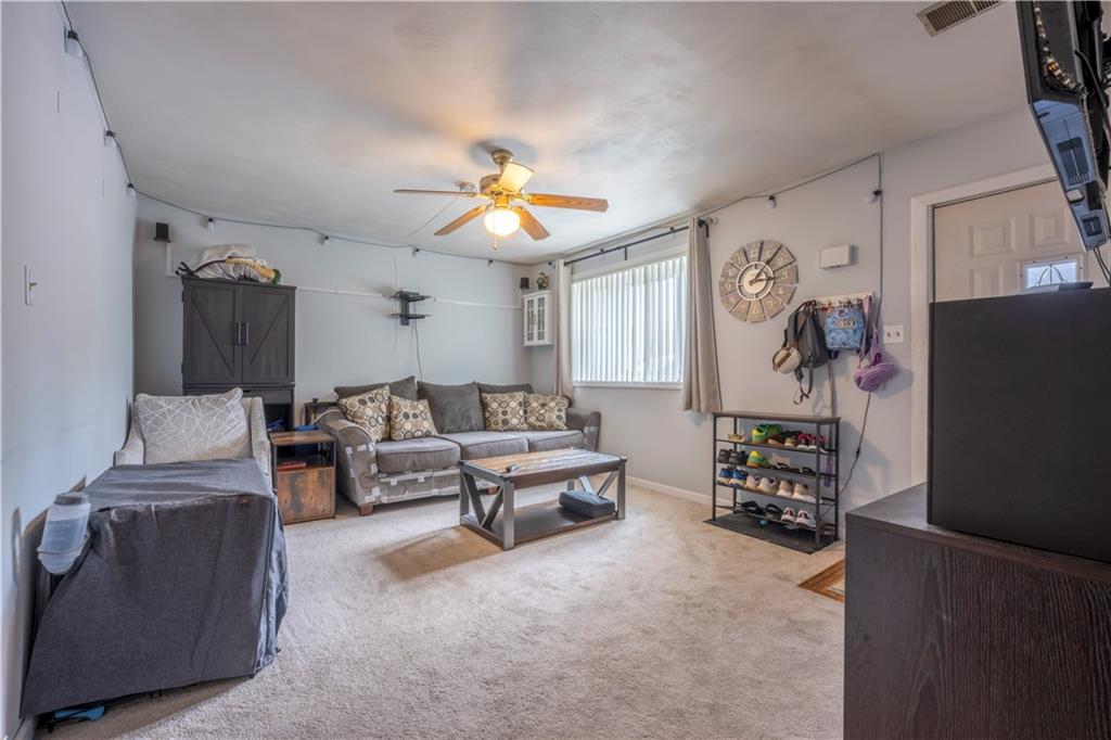 327 Beech Road Pittsburgh, PA 15239 - Photo 7 of 46