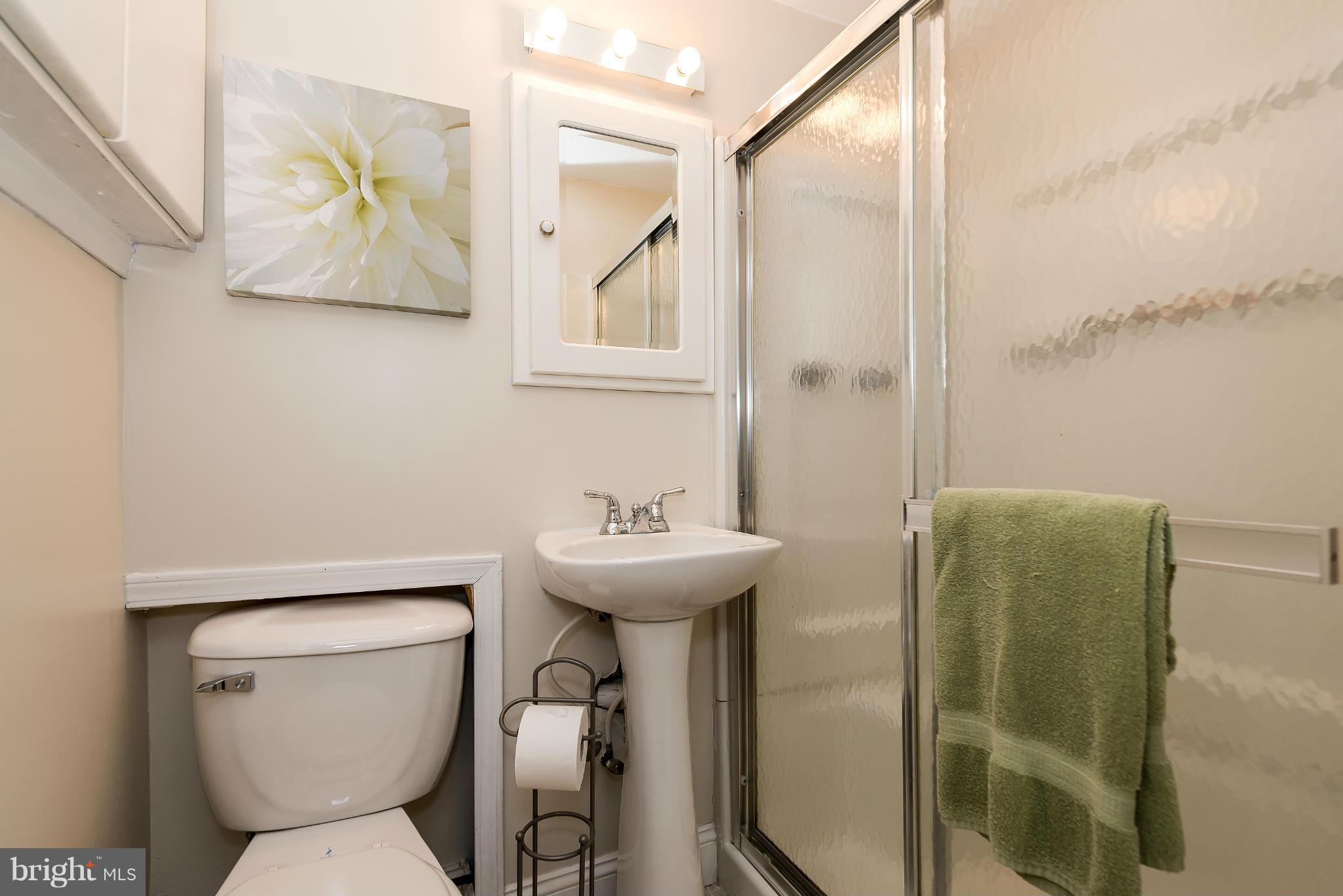 23801 Woodfield Road Gaithersburg, MD 20882 - Photo 16 of 26 Bath