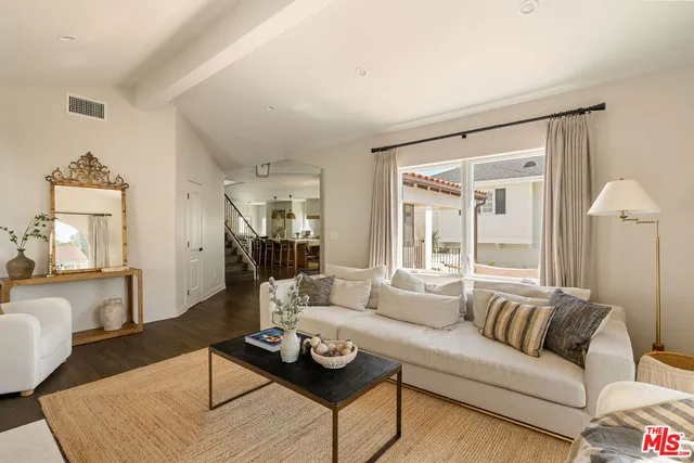 $9,000 | 6017 West 75th Street, Los Angeles, CA 90045