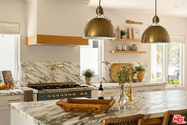 $9,000 | 6017 West 75th Street, Los Angeles, CA 90045