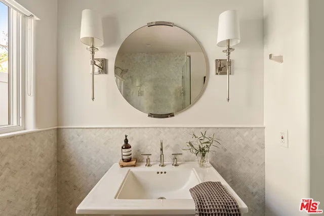 $9,000 | 6017 West 75th Street, Los Angeles, CA 90045