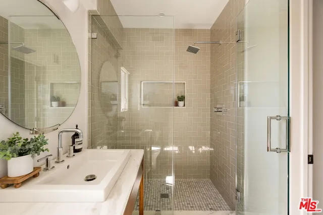 $9,000 | 6017 West 75th Street, Los Angeles, CA 90045