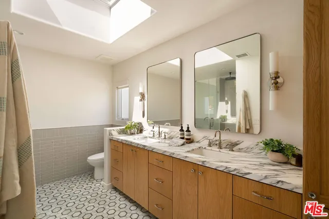 $9,000 | 6017 West 75th Street, Los Angeles, CA 90045