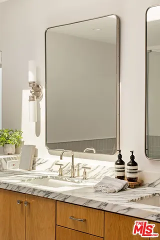 $9,000 | 6017 West 75th Street, Los Angeles, CA 90045