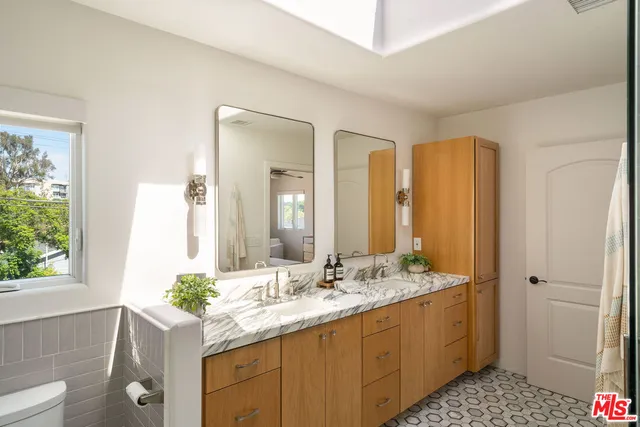 $9,000 | 6017 West 75th Street, Los Angeles, CA 90045