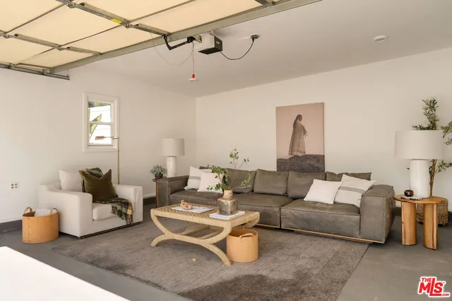 $9,000 | 6017 West 75th Street, Los Angeles, CA 90045